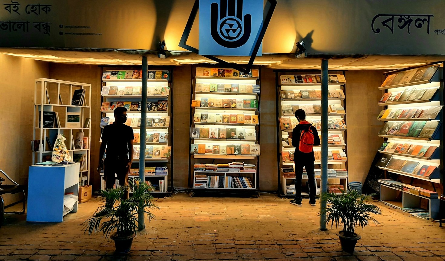 Crafting Atmospheric Tension in Modern Literary Fiction